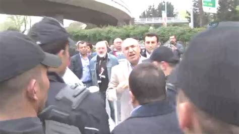 M­a­h­m­u­t­ ­T­a­n­a­l­ ­B­e­ş­i­k­t­a­ş­­t­a­ ­p­o­l­i­s­l­e­ ­t­a­r­t­ı­ş­t­ı­